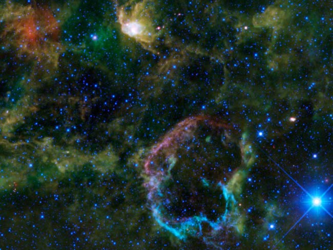 Фотографиии космических диковин с телескопа WISE  